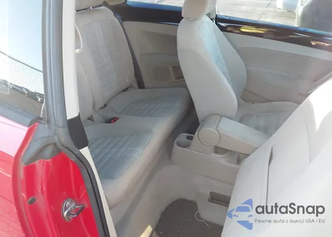 2013 Volkswagen Beetle 2.0T Turbo из США, поврежденный, VIN 3VWVS7AT0DM684887